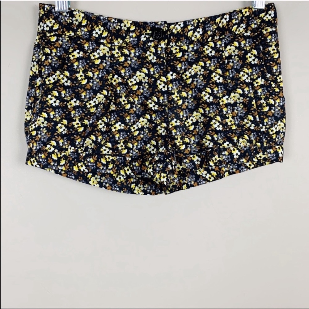 🌿NWT Miley & Max Floral Shorts
